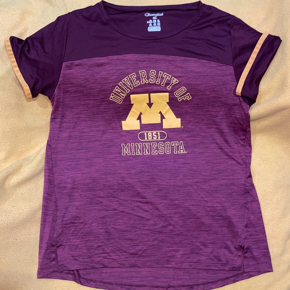 U of M Gophers two tone maroon short sleeve shirt w/ yellow lettering and trim.